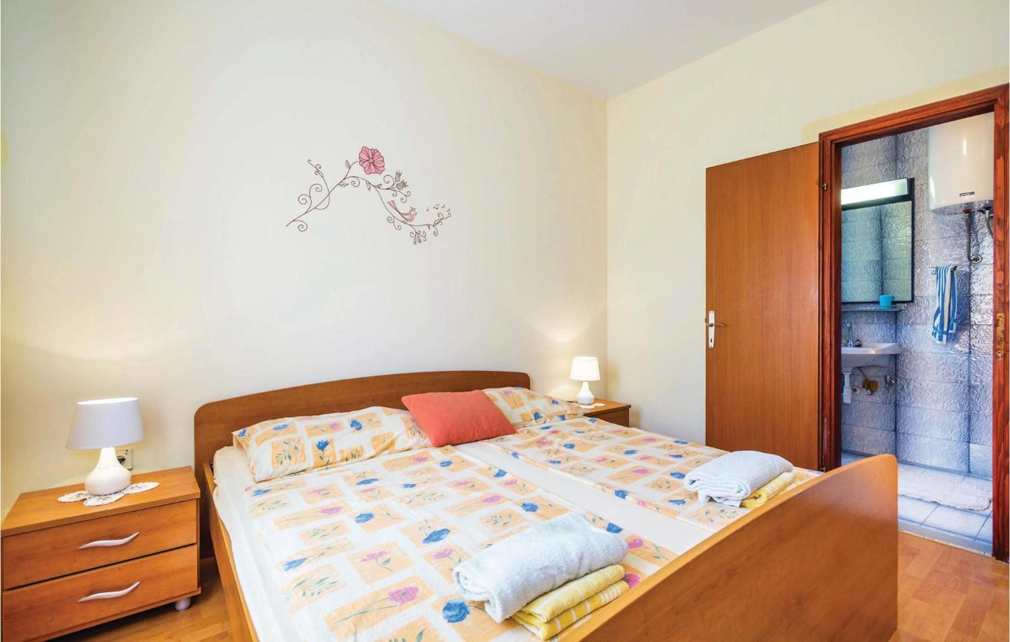 Pet Friendly Apartment In Kampor With Kitchen Exterior foto