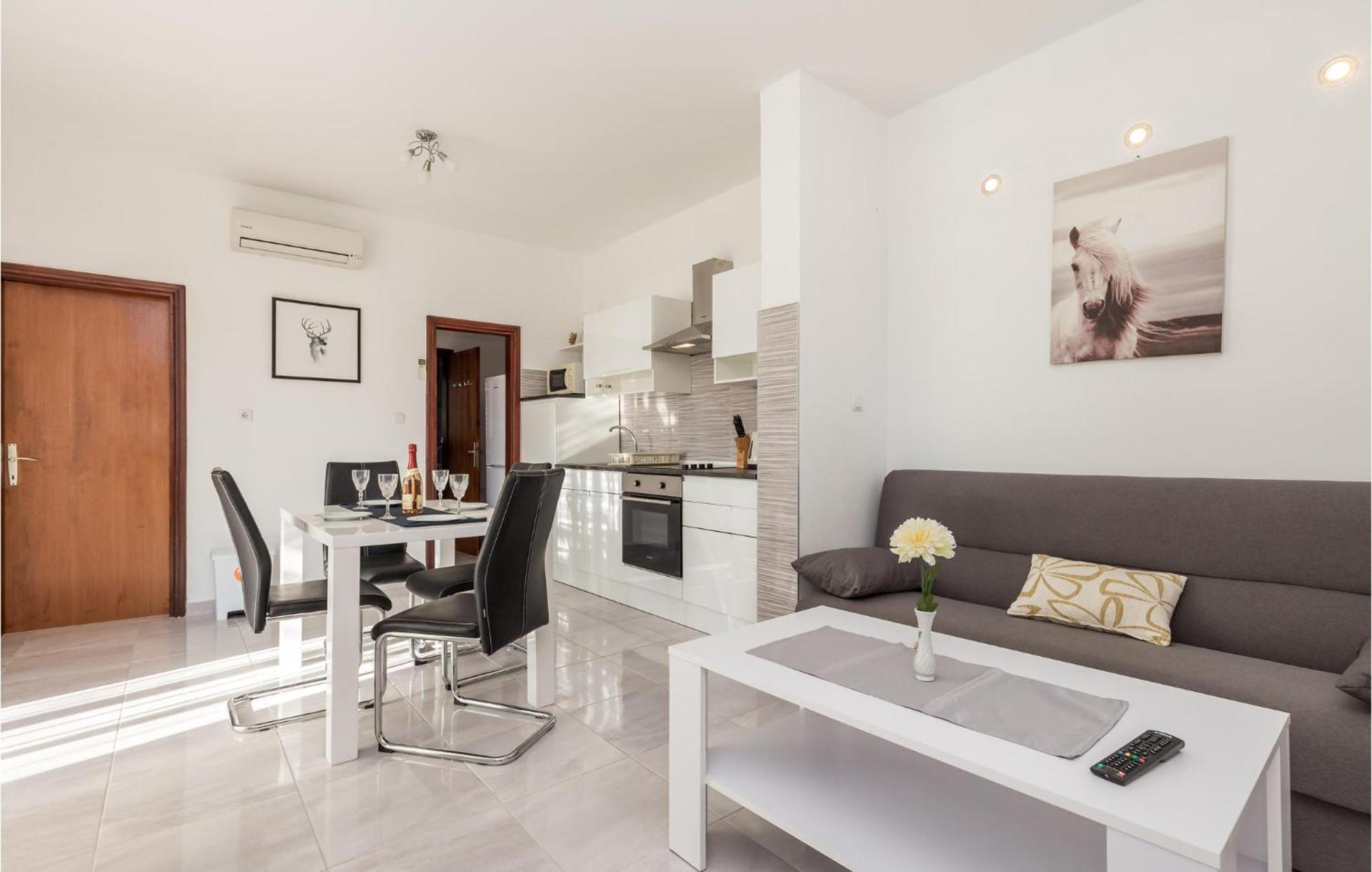 Pet Friendly Apartment In Kampor With Kitchen Exterior foto